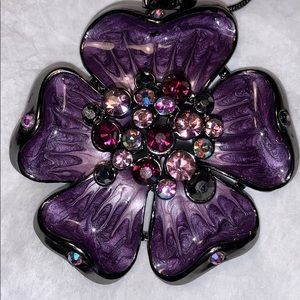 Purple violet w/crystals metallic pendant w/chain